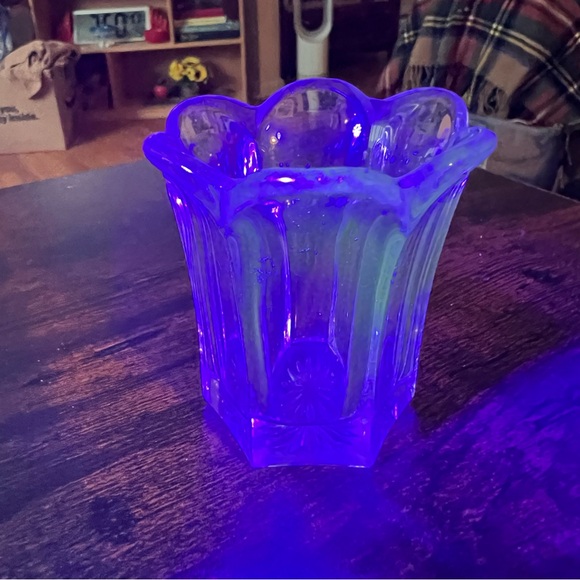 Circa Early 1900s EAPG Heisey 351 'Priscilla' Glass Fluted Toothpick Holder - Picture 2 of 7